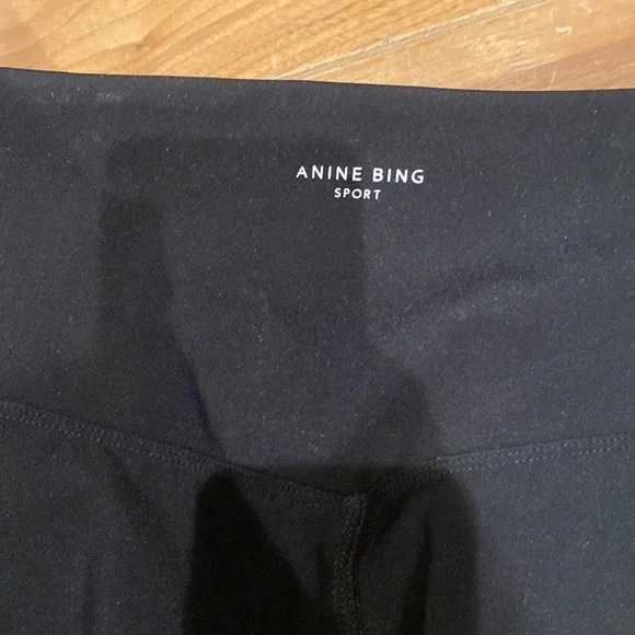 Anine bing sport Capri leggings size xs never worn - Picture 3 of 3